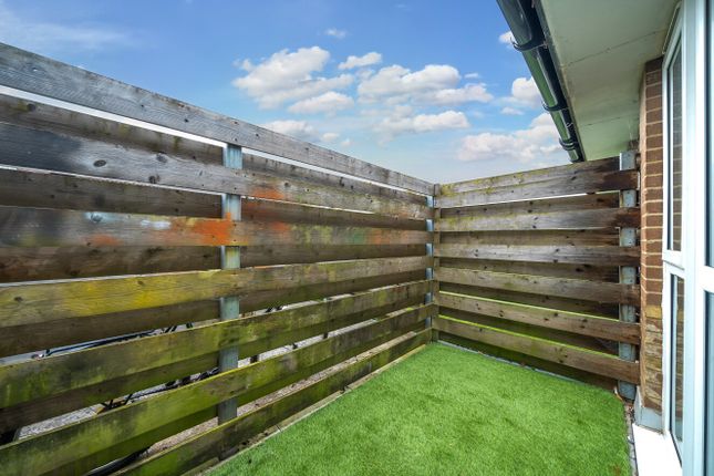 Flat 9, The Grove,, Headley Road, Hindhead photo 4