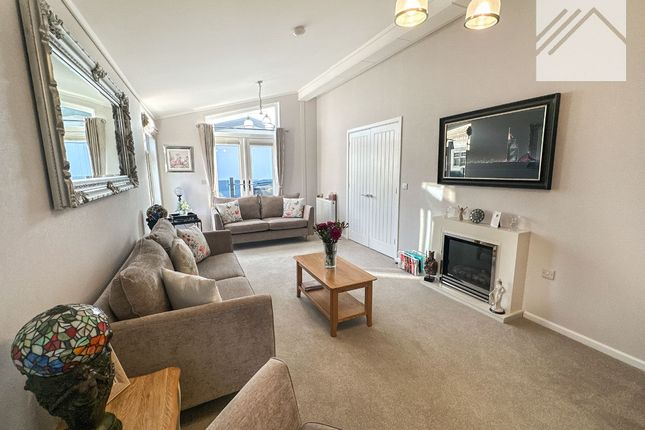 5 Shore Drive, Canvey Island photo 3