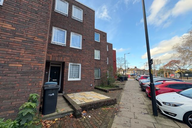 Studio house on 184, Silver Street, London, £750/mo