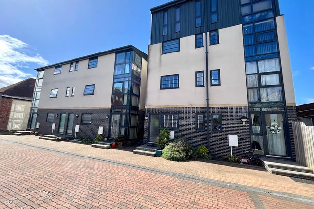 Thumbnail Flat for sale in Avonmouth Road, Bristol