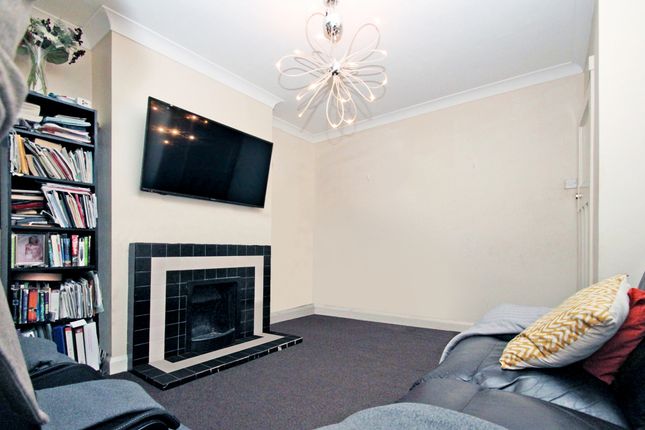 Maisonette for sale in Botwell Crescent, Hayes, Middlesex