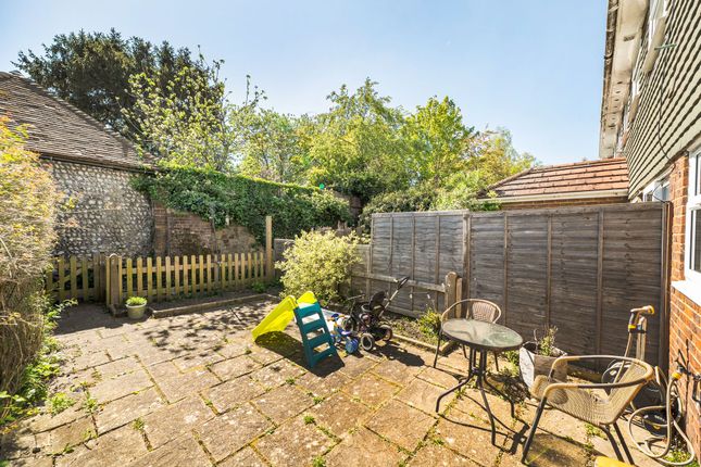 2 Mant Close, Pulborough photo 4