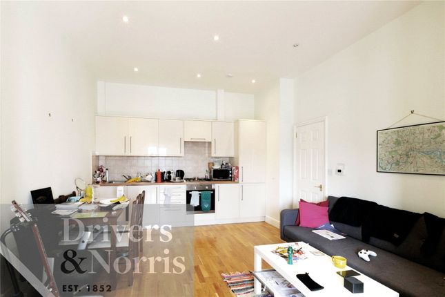 Flat to rent in Holloway Road, Islington, London