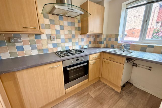 11 Dean Walk, Daventry, Northamptonshire photo 2