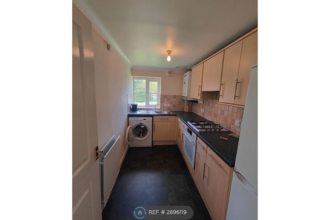 Flat, Sterling Court Pound Road, Southampton photo 2