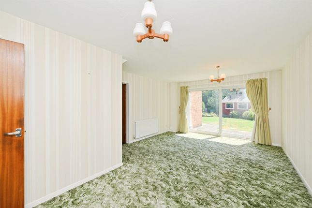 50, Riversmead, Hoddesdon photo 2