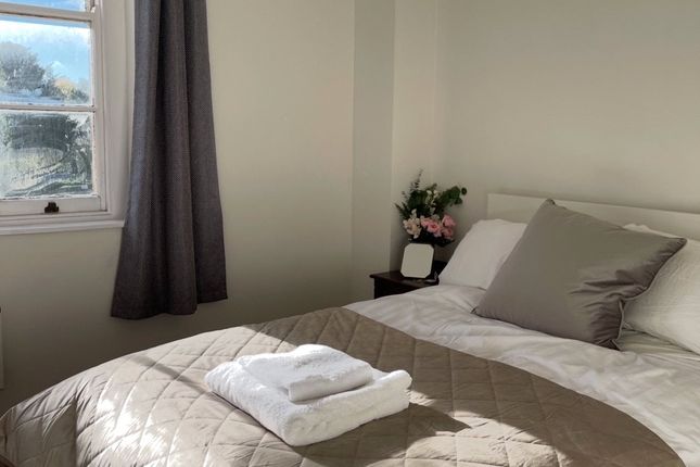 Flat 3, Ashcroft Hall, 9, Ashcroft Road, Gloucestershire photo 4