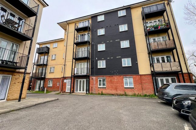 Thumbnail Flat for sale in Blackthorn Road, Ilford