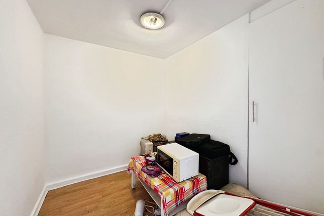 19 Chichester Court Whitchurch Lane, Edgware photo 4