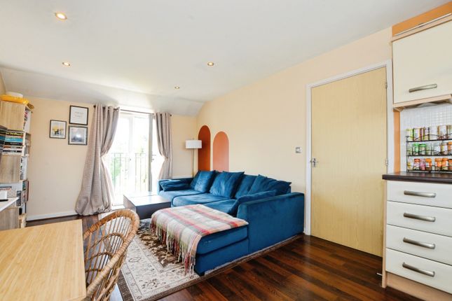 Flat 12, Dali Court, Ward Road, Watford photo 4