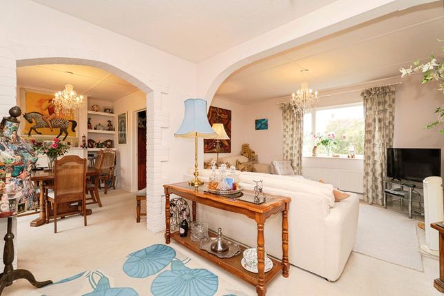 30, Sutton Estate, King's Lynn photo 2