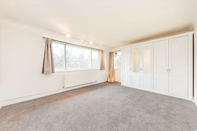 12, Meadway Court, London photo 3