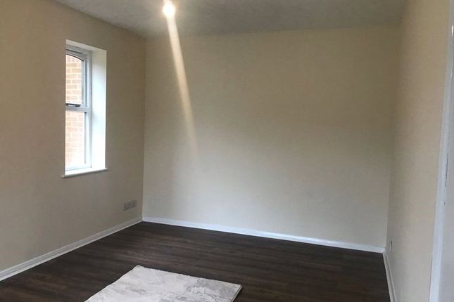 88, Wordsworth Mead, Surrey photo 4
