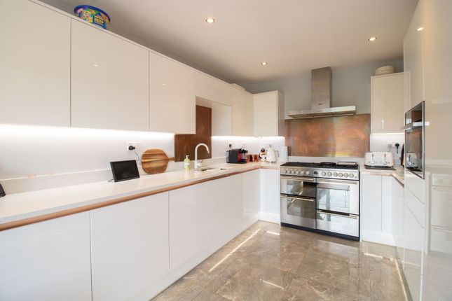 62 Woodside Walk, Newport photo 3