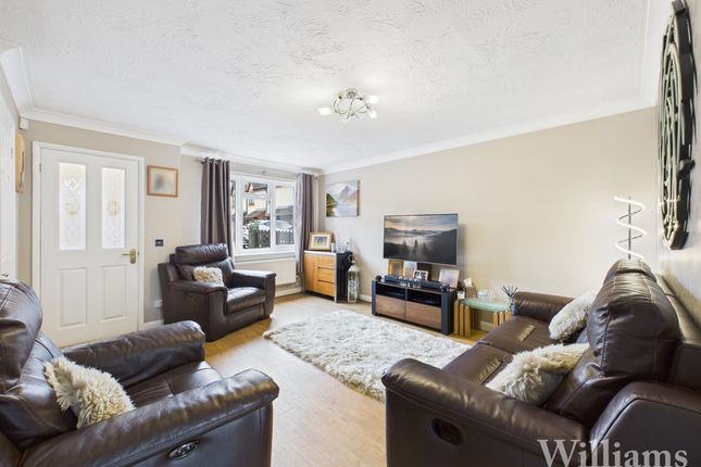 39 Little Orchards, Aylesbury photo 2