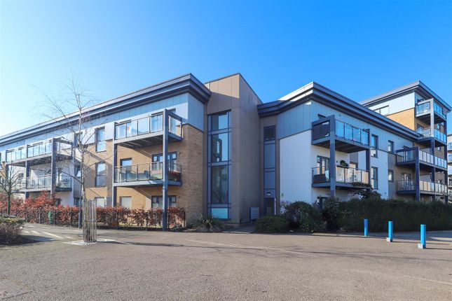 Flat 47, Clovelly Court, 3 Spring Promenade, West Drayton photo 4
