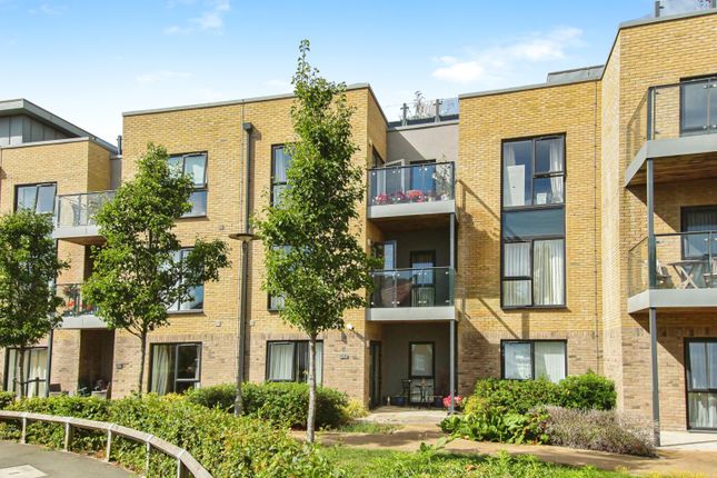 Thumbnail Flat for sale in St. Edmunds Way, Cambridge