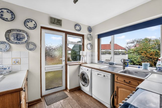 80, Wolsey Crescent, Morden photo 2