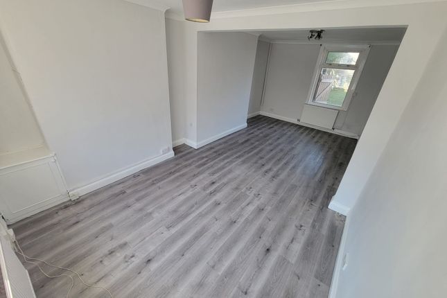 9 Elm Rd, Neath photo 4