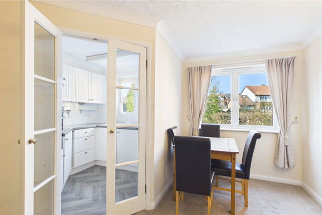 40, Hart Dene Court, Surrey photo 4