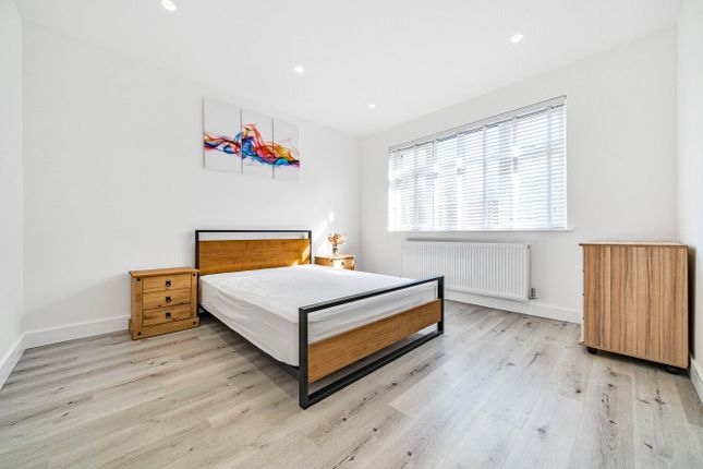 Terraced house for sale in Lynton Avenue, North Finchley, London