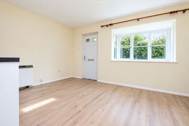 12, Bramley Close, STAINES-UPON-THAMES photo 4