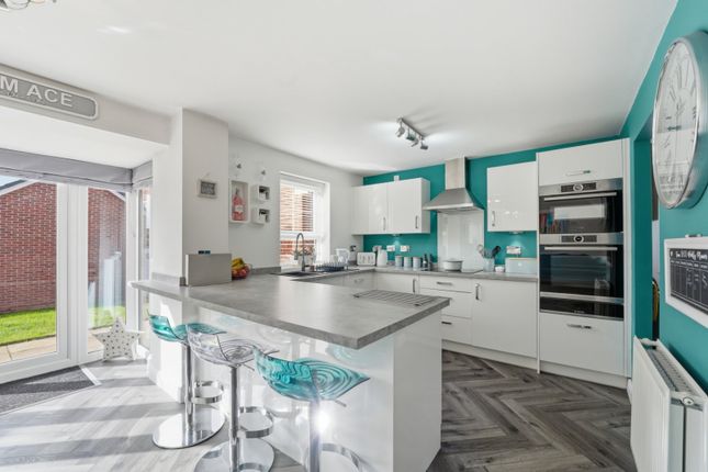 27, Hemlock Road, Nottingham photo 4