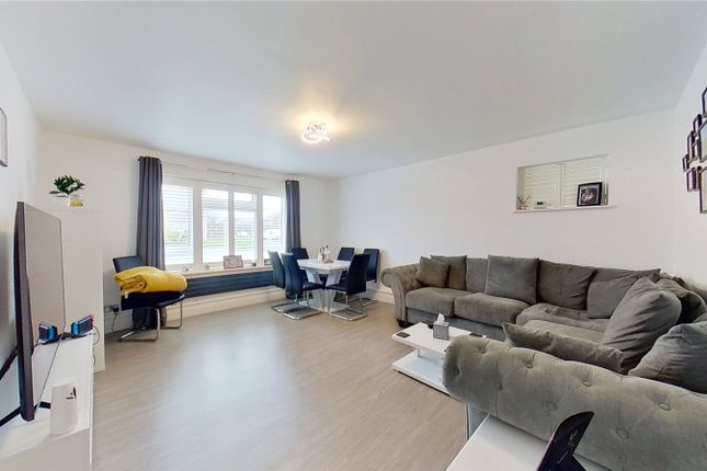 Flat for sale in Beachcroft Place, Lancing, West Sussex