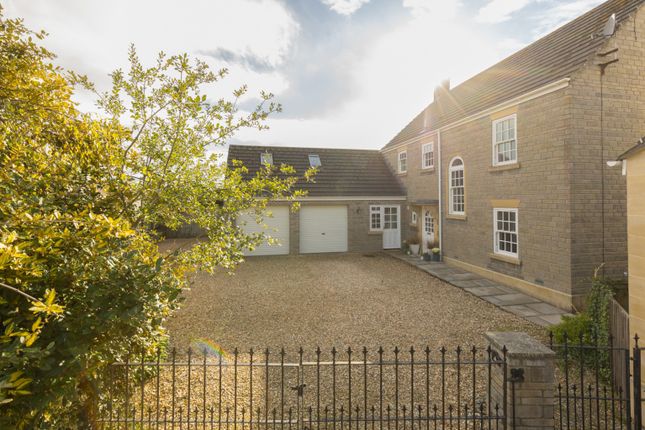 4, Farm Close, Wells photo 2