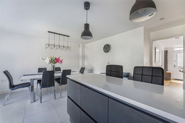 18, Freeman Close, Ebbsfleet Valley photo 4