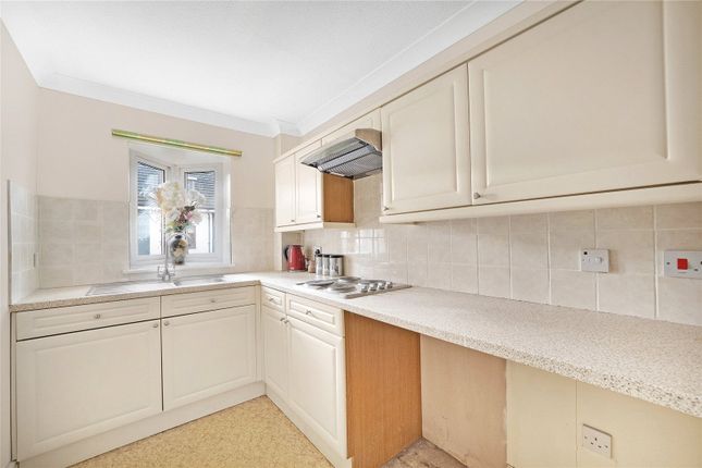 Flat 17, Ellen Court, 14, The Ridgeway, London photo 4