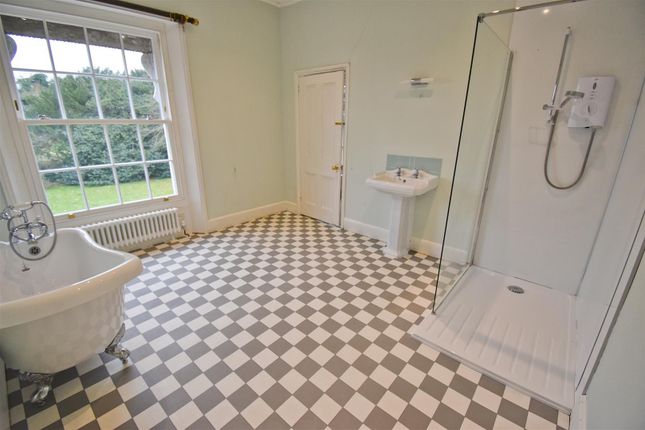 Ensuite 1.1.Jpg