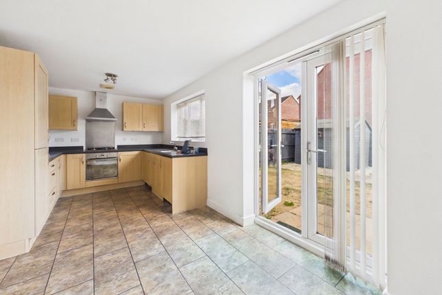 10 Wharfside Close, Gloucester photo 3