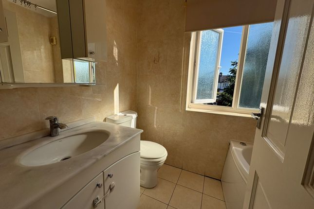 Briar Close, London photo 2