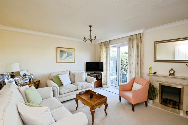 28, Derwent Close, Waterlooville photo 2