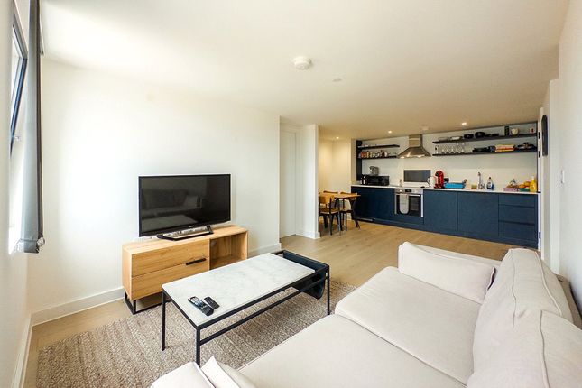 Flat to rent in Spinners Way, Castlefield, Manchester