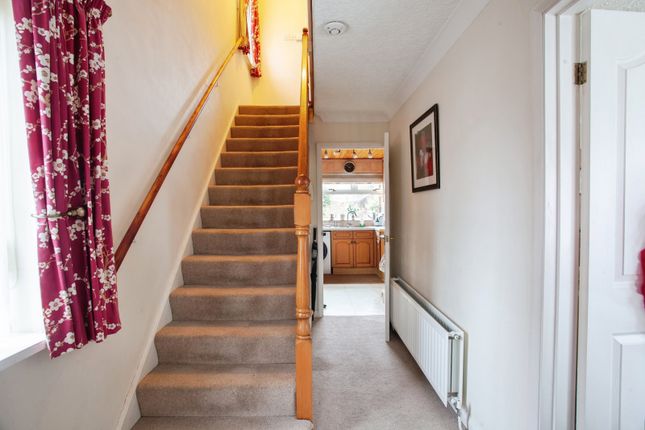 25, Carver Drive, Sheffield photo 4