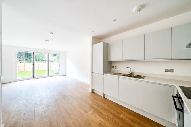 4 West Wey, 29, Byfleet Road, New Haw photo 3