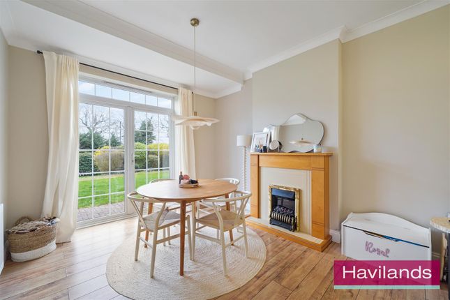 Flat 1, Gillies Court, N21 photo 3