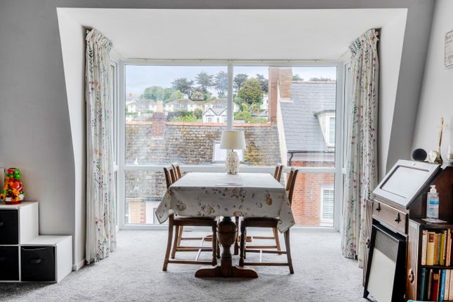 Flat 6, 15-17,, High Street, Devon photo 2