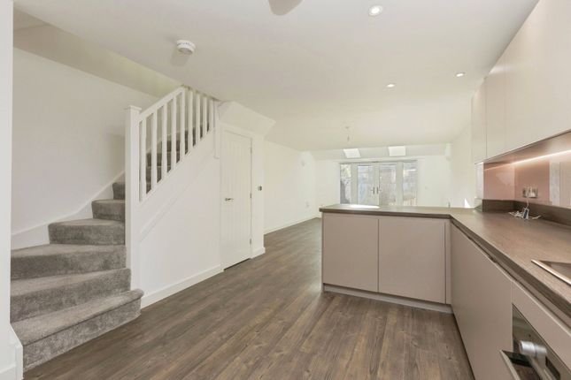 6, Whitworth Close, Gravesend photo 2