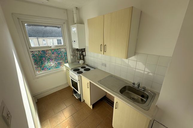 Flat 2, 32, Gordon Road, GREAT YARMOUTH photo 3