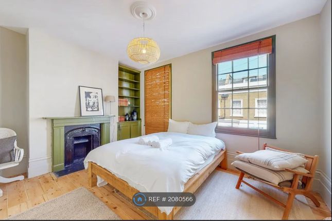 Terraced house to rent in Gladstone Street, London