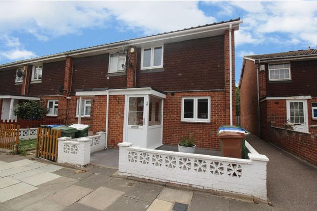 Thumbnail Property for sale in Bledlow Close, London