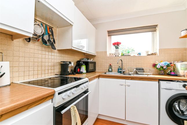 10, Pennywell Gardens, New Milton photo 2