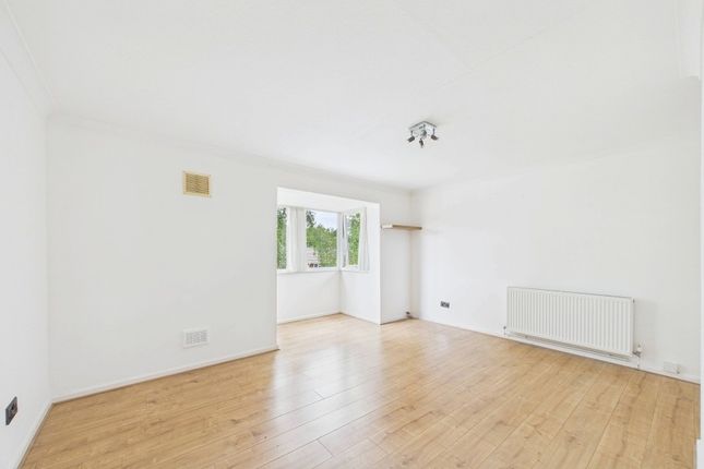 70, Beverley Court, Sunningdale photo 2
