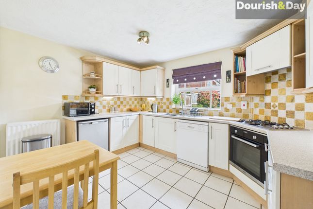 3 Canalside Close, Stafford photo 3