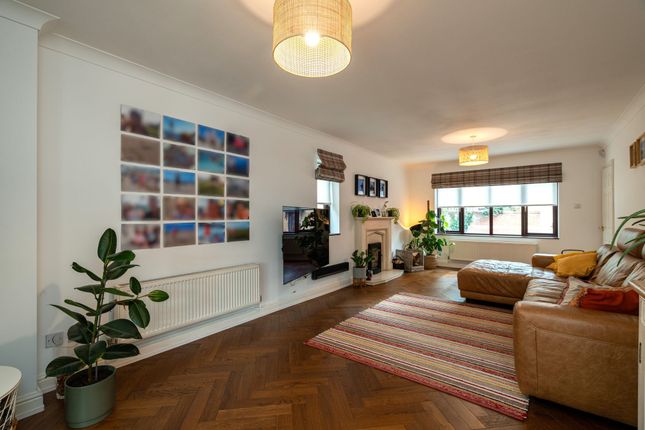 5 Drayton Lodge Park, Norwich photo 3