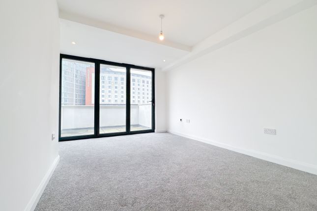 Flat to rent in Palace Apartments, The Parade, Watford WD17