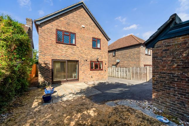 23, Oaks Coppice, Waterlooville photo 2